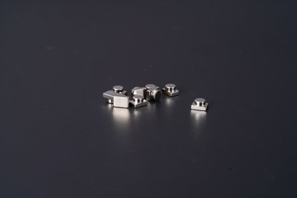 Mini stepped block magnets