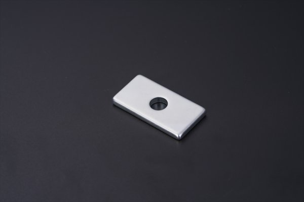 Countersunk rectangular magnets